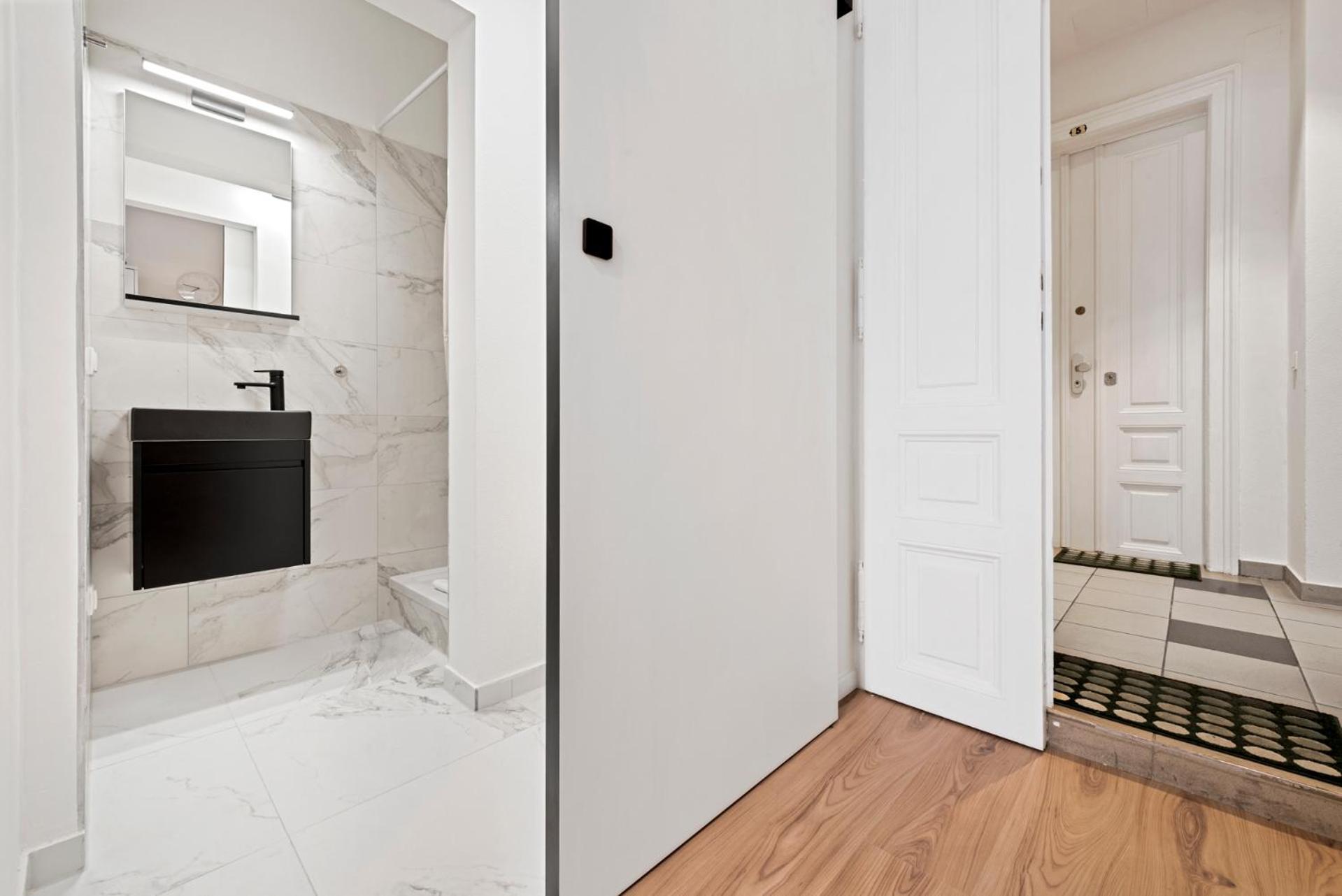 Cozy City Apartment - 15 Min To City-Centre - Contactless 24H Check-In Vienna Exterior photo